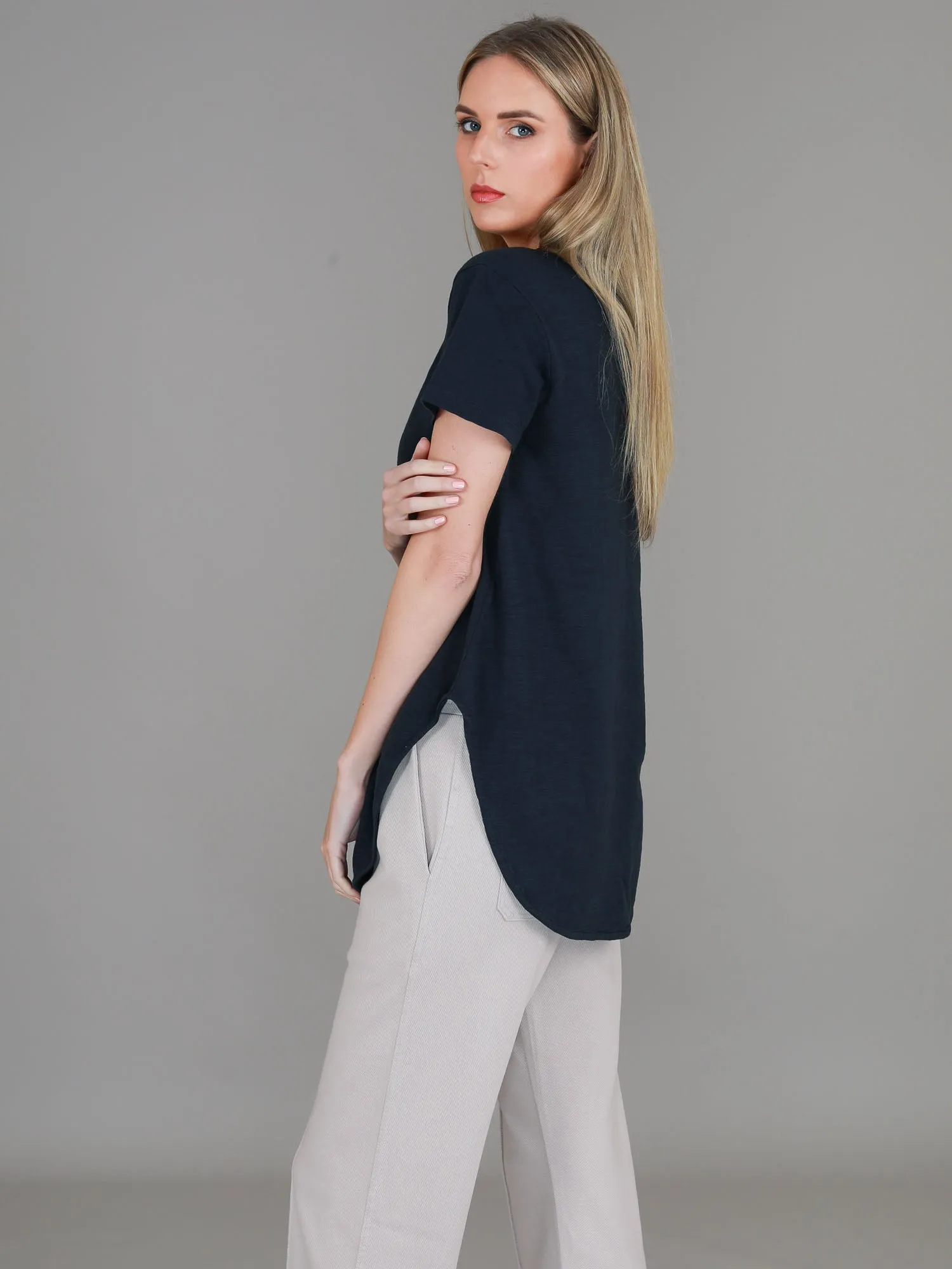 Elwood Curved Hem T Shirt
