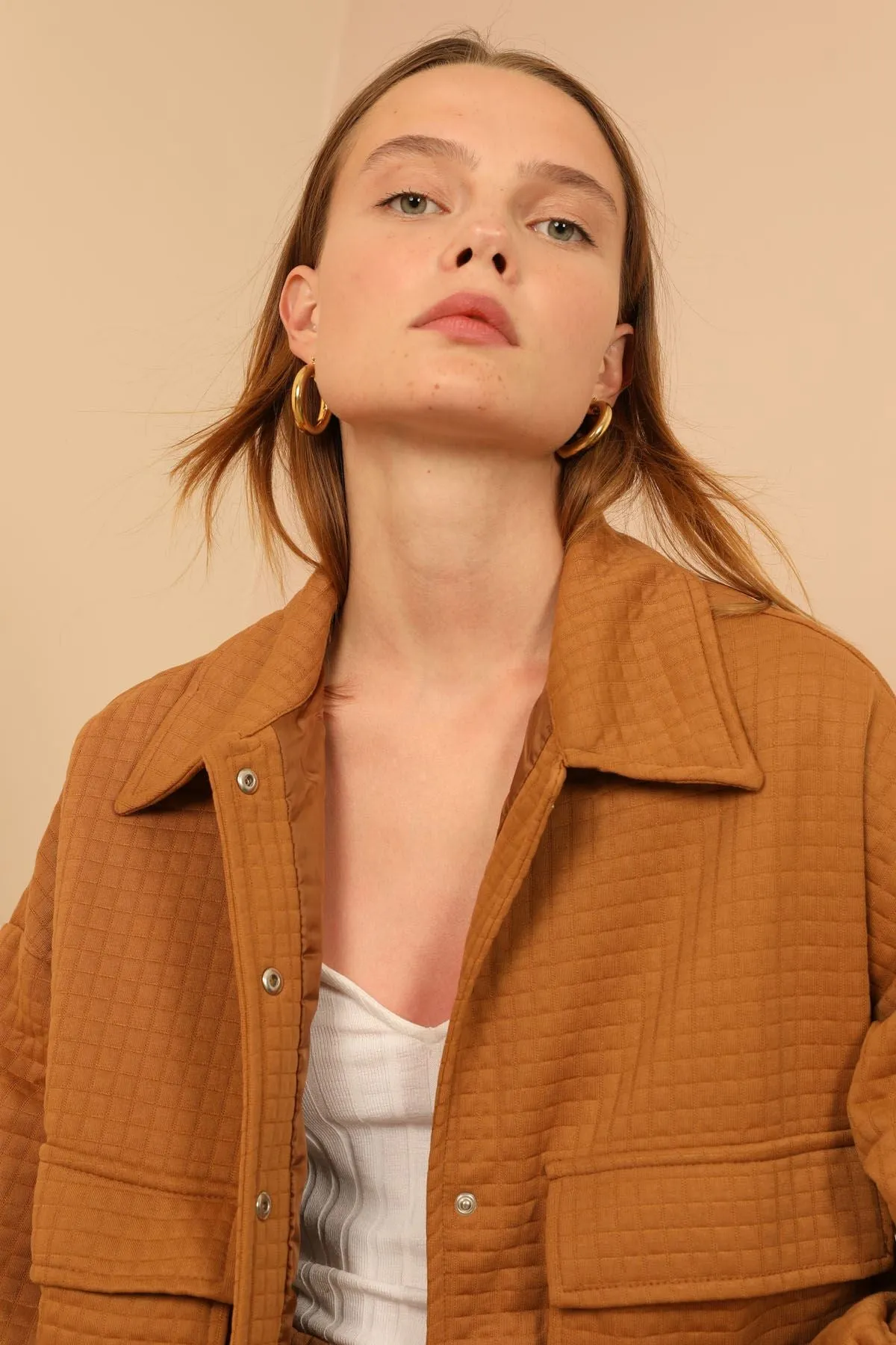 KKT Quilted Fabric Long Sleeve Shirt Collar Hip Height Oversize Button Up Women Jacket - Light Brown - Gllogovc