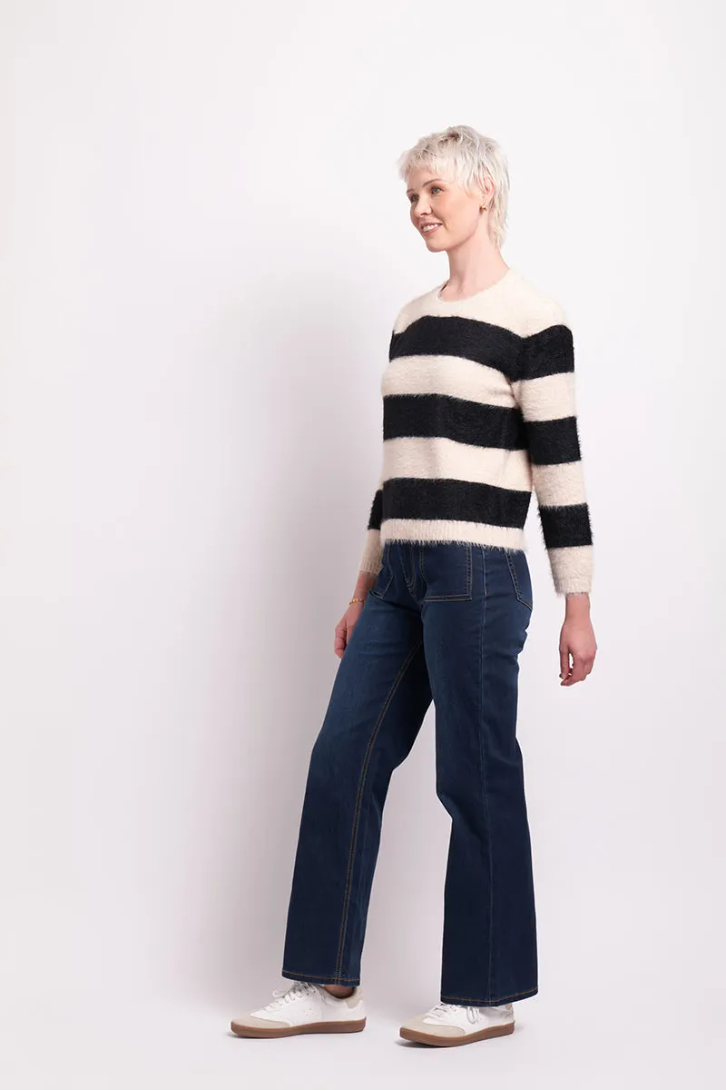 Relaxed Fit Crewneck in Black / Pearl